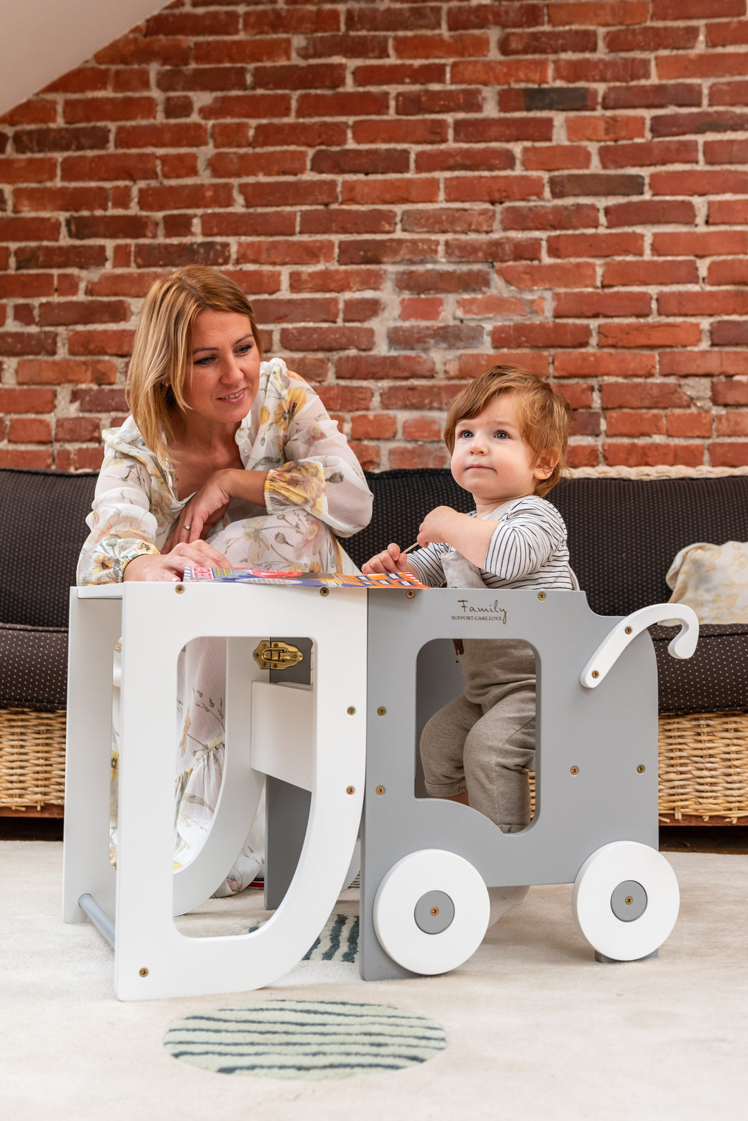 Montessori køkkentrappe til barn, hvid og grå