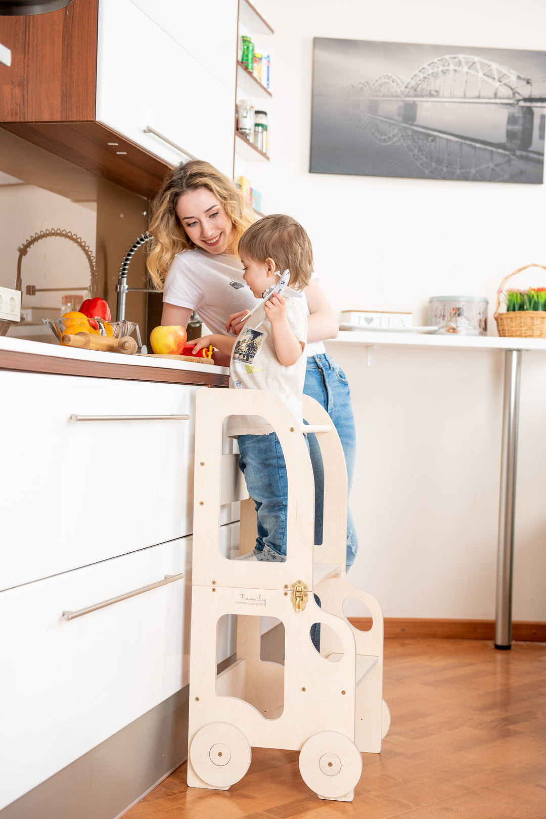 Køkkentrappe / montessori-læringstårn: bord, stol og trappe i ét til barn, naturfarvet Bivoksbehandlet
