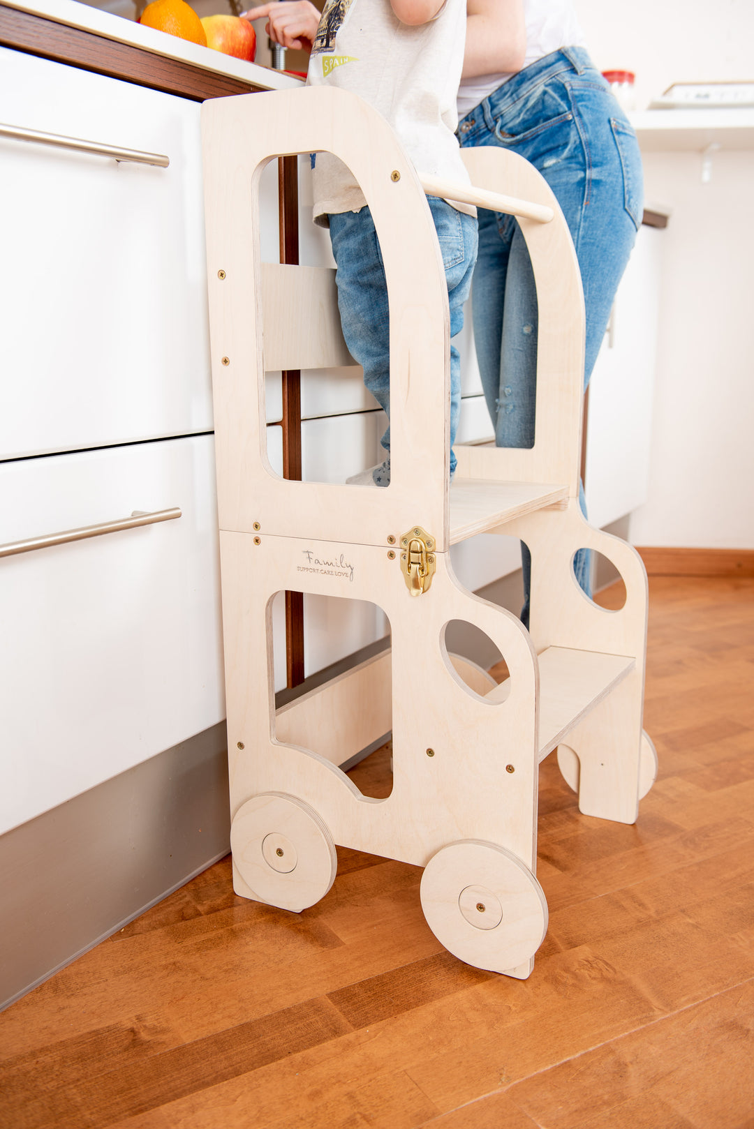 Køkkentrappe / montessori-læringstårn: bord, stol og trappe i ét til barn, naturfarvet Bivoksbehandlet