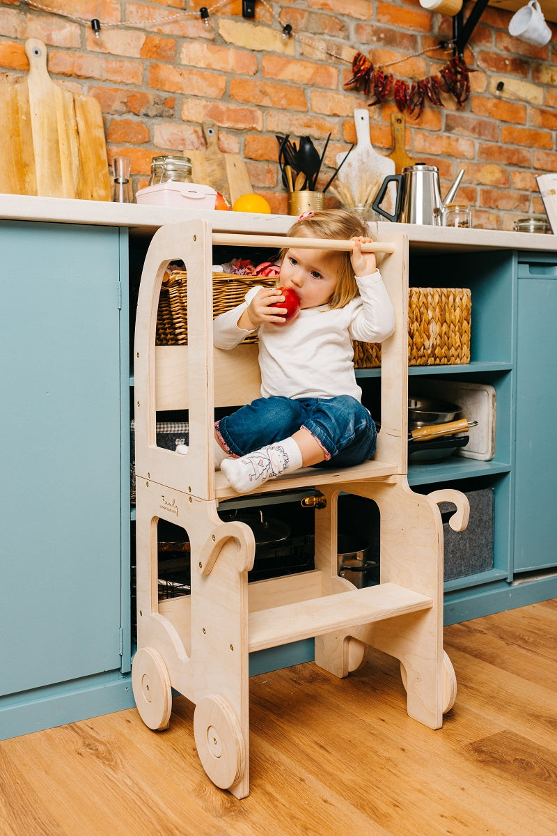 Montessori køkkentrappe til barn, voksbehandlet, naturfarvet