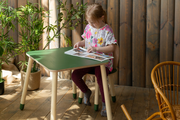 Bord og stol til barn med nuttet kaninøre-design, træ, khaki