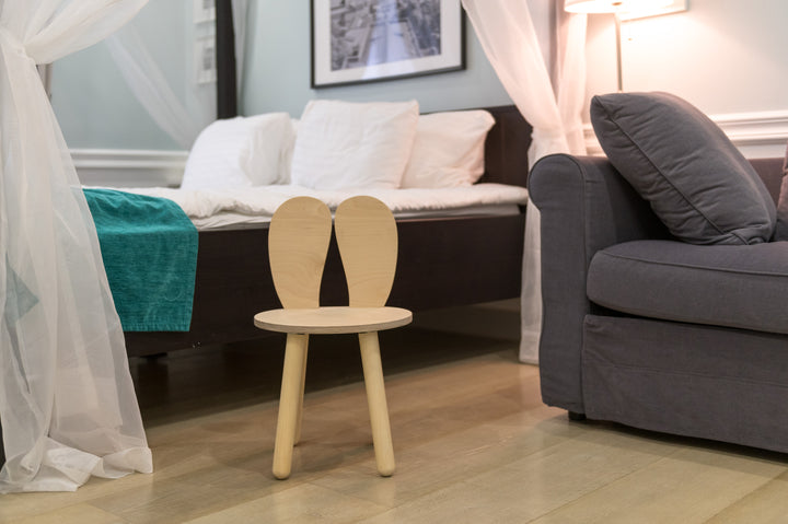 Bord og stol til barn med nuttet kaninøre-design, træ, naturfarvet