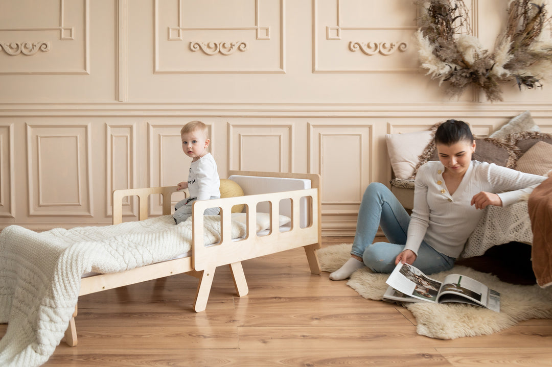 Smart børneseng der vokser med, naturfarvet