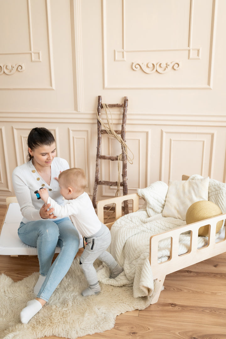 Smart børneseng der vokser med, naturfarvet