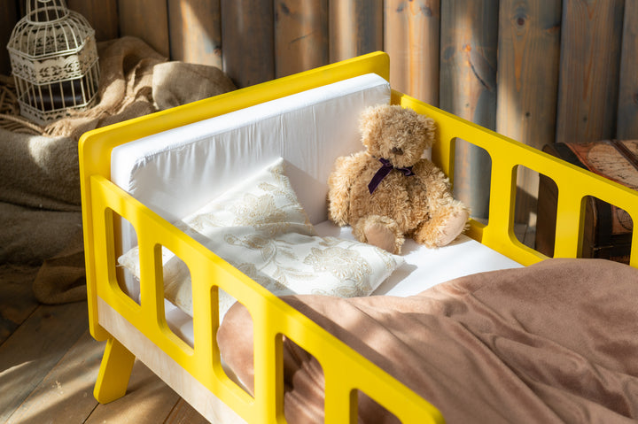 Smart børneseng der vokser med, gul