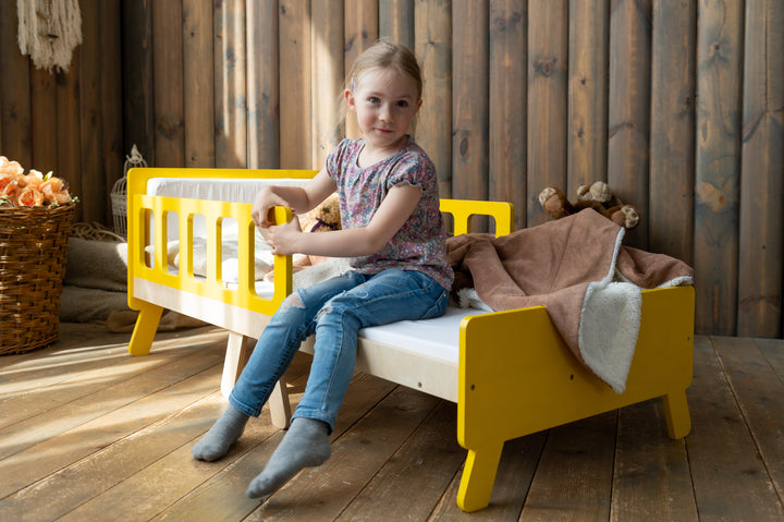 Smart børneseng der vokser med, gul