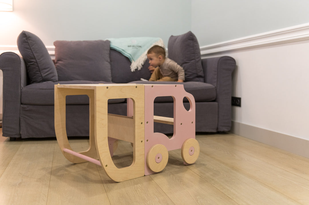 Køkkentrappe / montessori-læringstårn: bord, stol og trappe i ét til barn, pink og naturfarvet