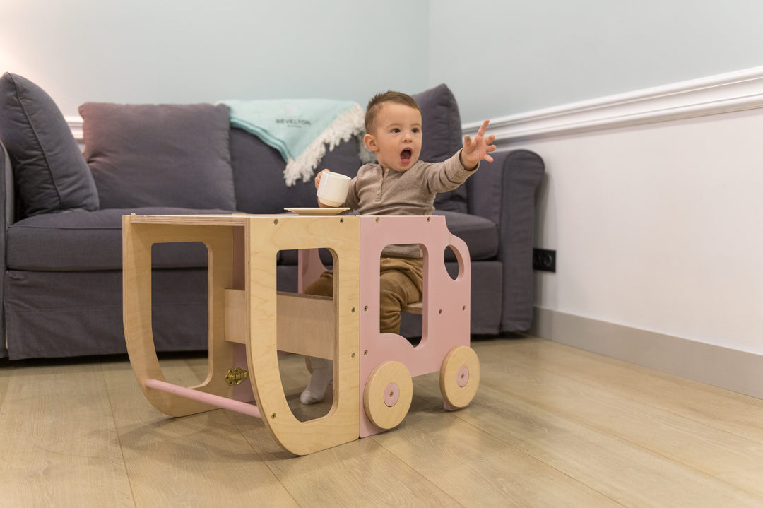 Køkkentrappe / montessori-læringstårn: bord, stol og trappe i ét til barn, pink og naturfarvet