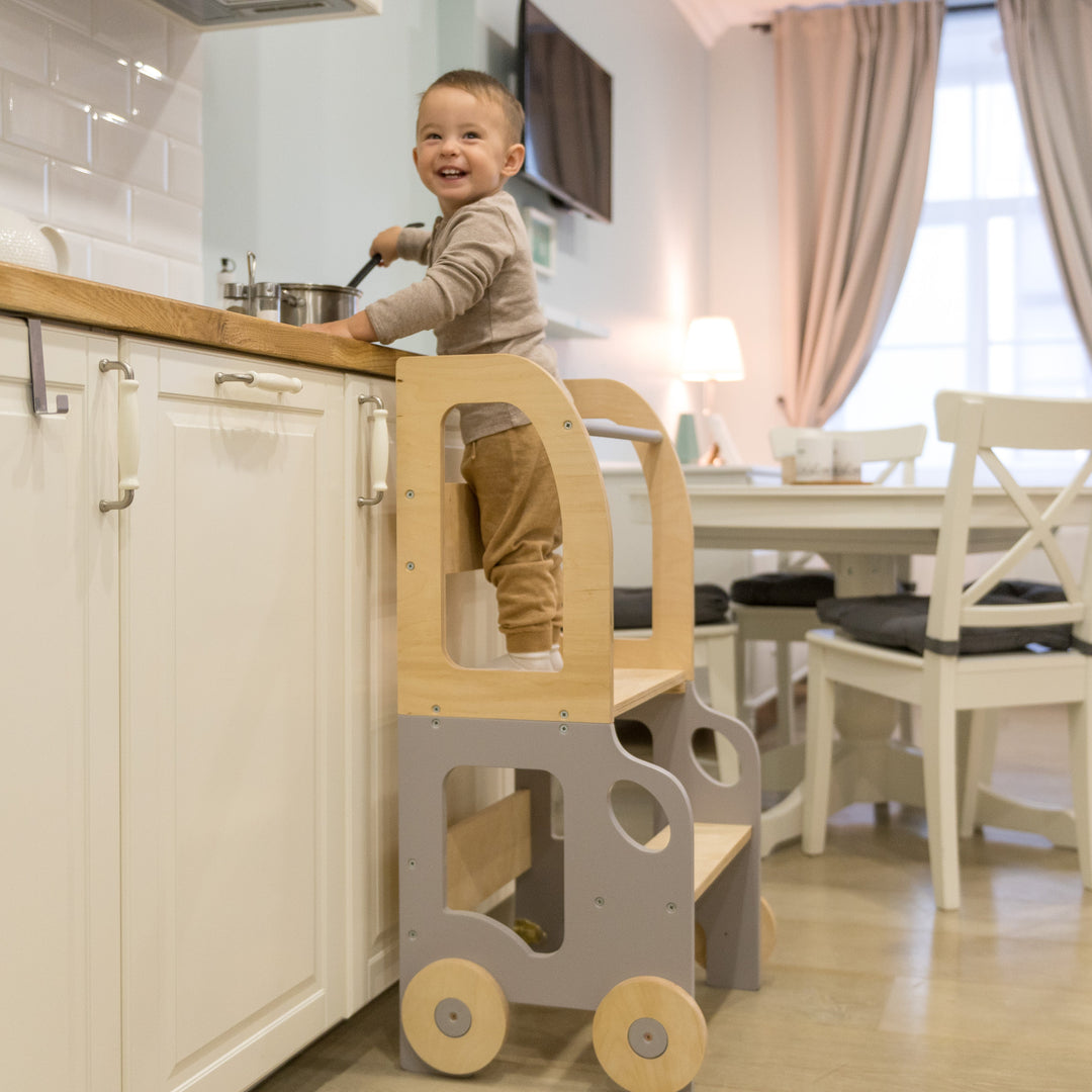 Køkkentrappe / montessori-læringstårn: bord, stol og trappe i ét til barn, grå og naturfarvet
