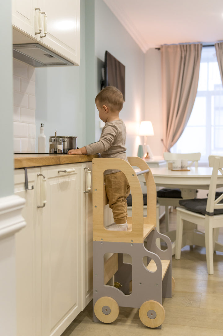 Køkkentrappe / montessori-læringstårn: bord, stol og trappe i ét til barn, grå og naturfarvet