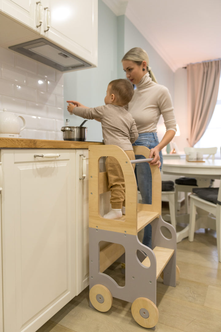 Køkkentrappe / montessori-læringstårn: bord, stol og trappe i ét til barn, grå og naturfarvet