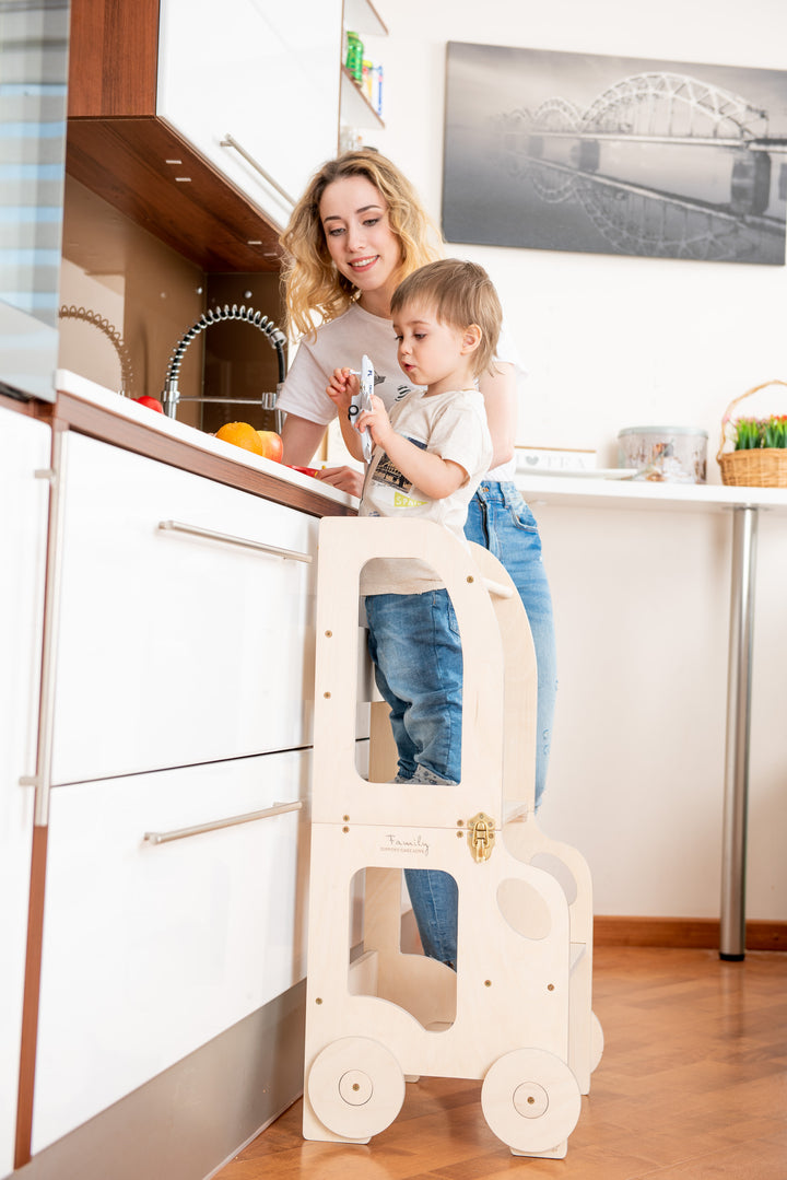 Køkkentrappe / montessori-læringstårn: bord, stol og trappe i ét til barn, naturfarvet lakeret