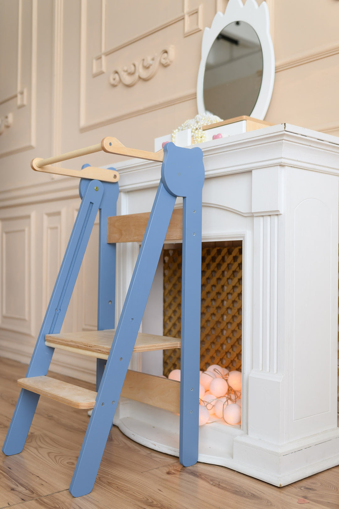 Trin-skammel til barn, støvet blå med naturfarve