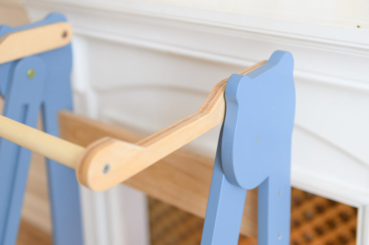 Trin-skammel til barn, støvet blå med naturfarve