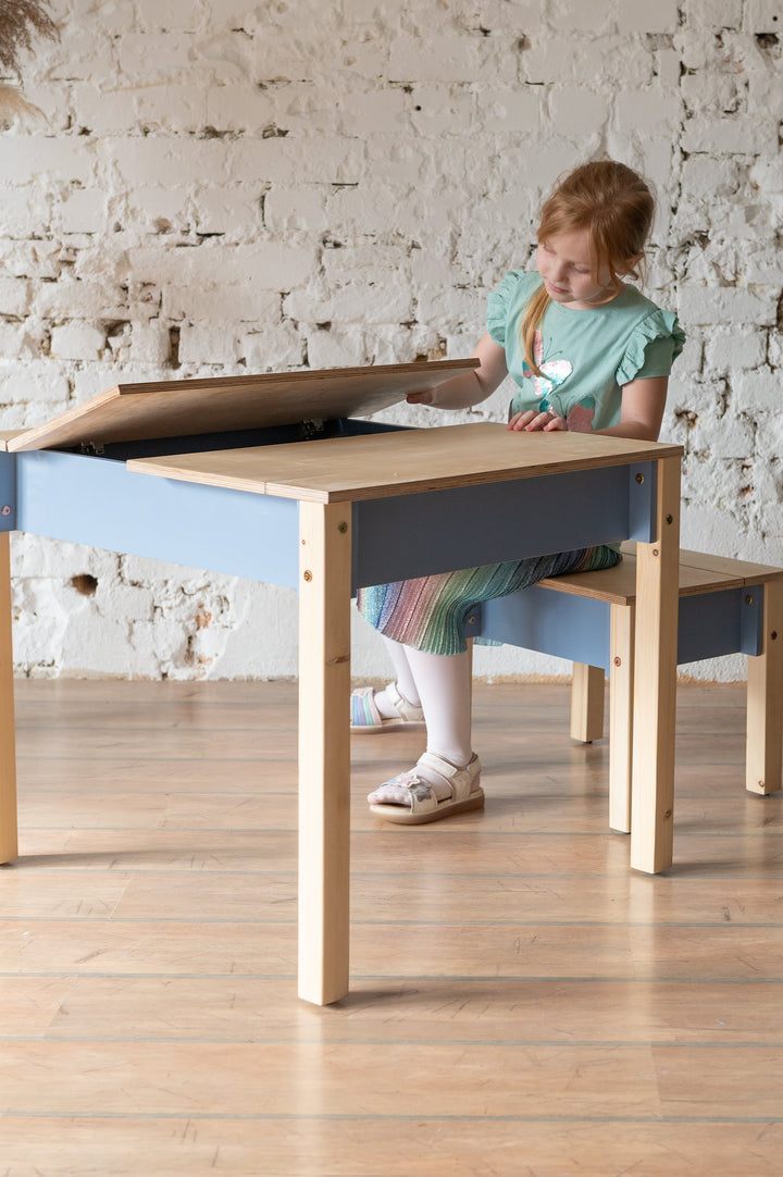 Sæt med smart opbevaringsbord og stol til barn, naturfarvet og støvet blå