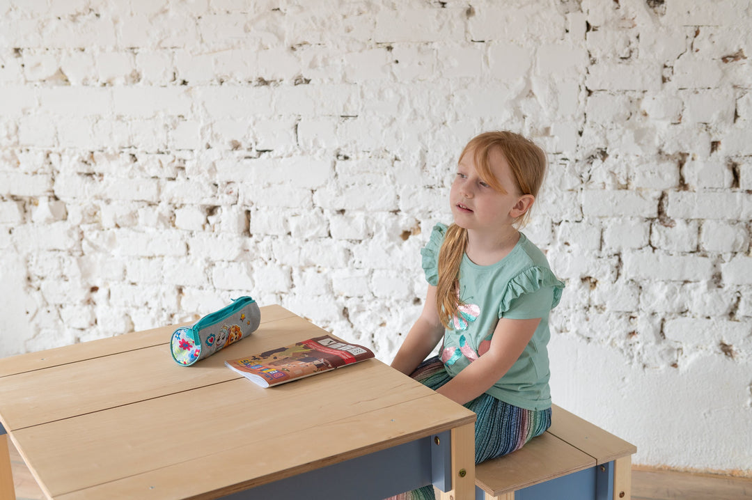 Sæt med smart opbevaringsbord og stol til barn, naturfarvet og støvet blå