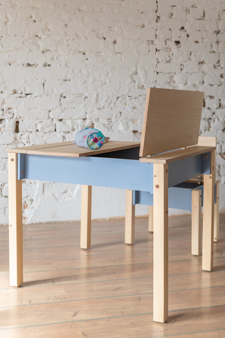 Sæt med smart opbevaringsbord og stol til barn, naturfarvet og støvet blå