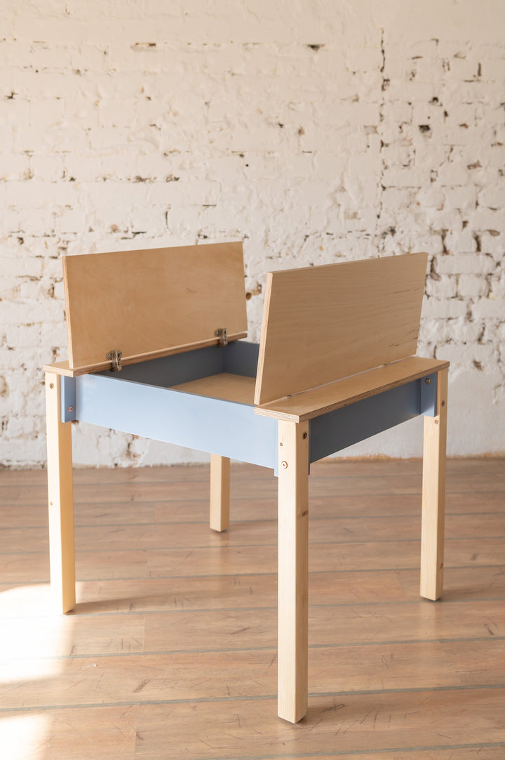 Sæt med smart opbevaringsbord og stol til barn, naturfarvet og støvet blå