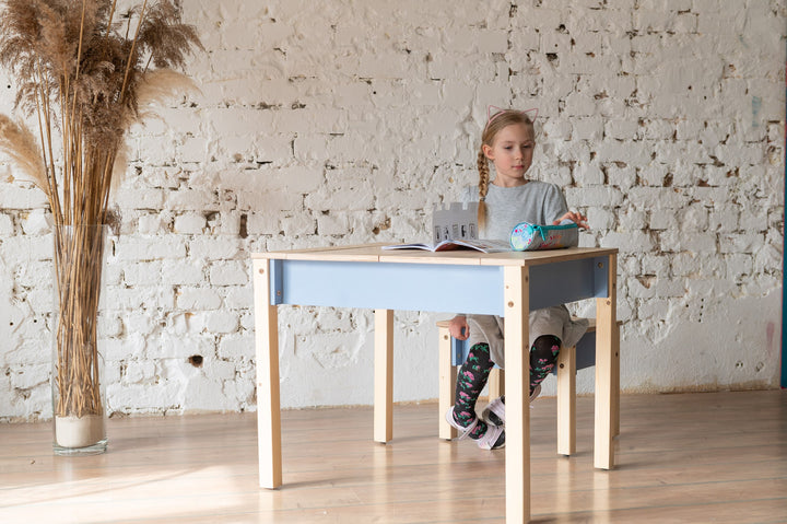 Sæt med smart opbevaringsbord og stol til barn, naturfarvet og støvet blå