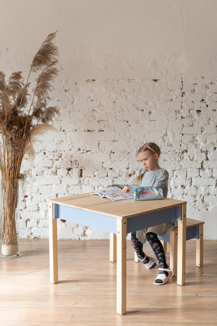 Sæt med smart opbevaringsbord og stol til barn, naturfarvet og støvet blå
