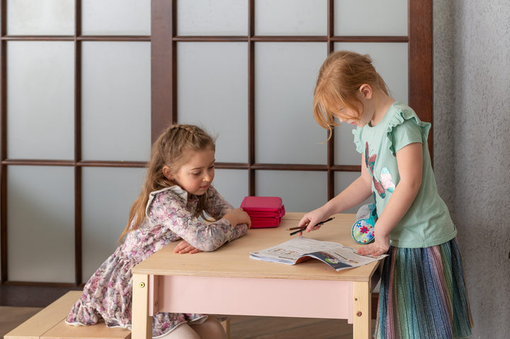 Sæt med smart opbevaringsbord og stol, pink og naturfarvet