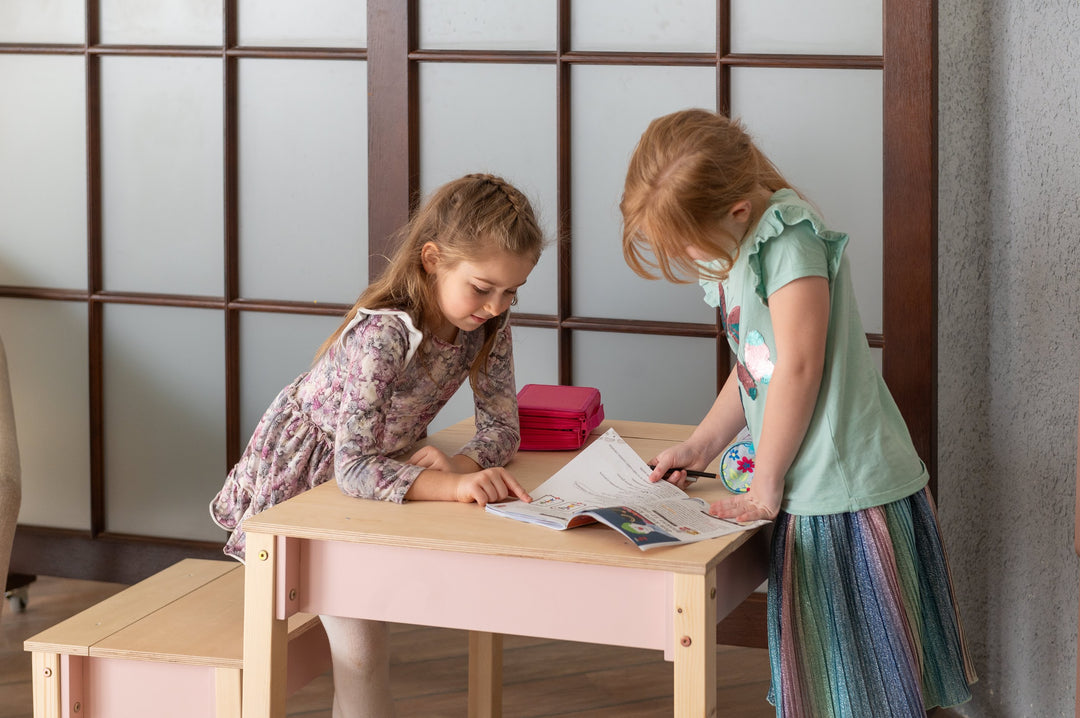 Sæt med smart opbevaringsbord og stol, pink og naturfarvet