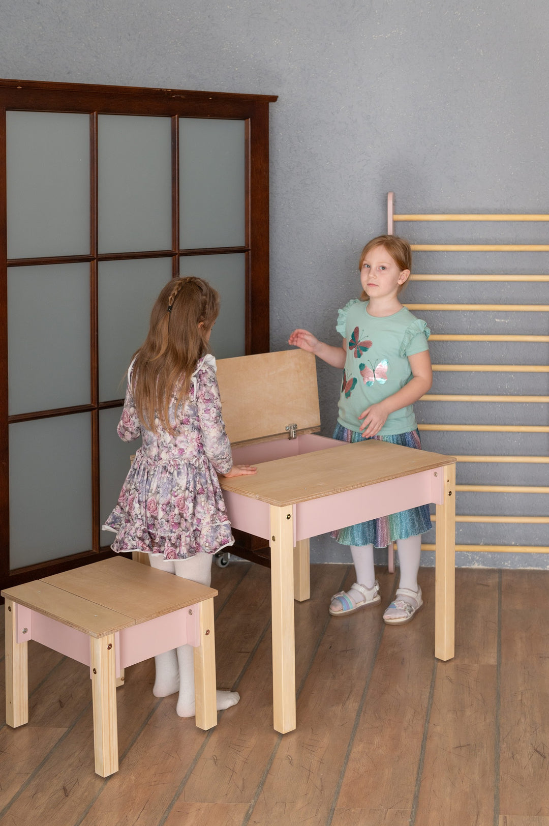 Sæt med smart opbevaringsbord og stol, pink og naturfarvet