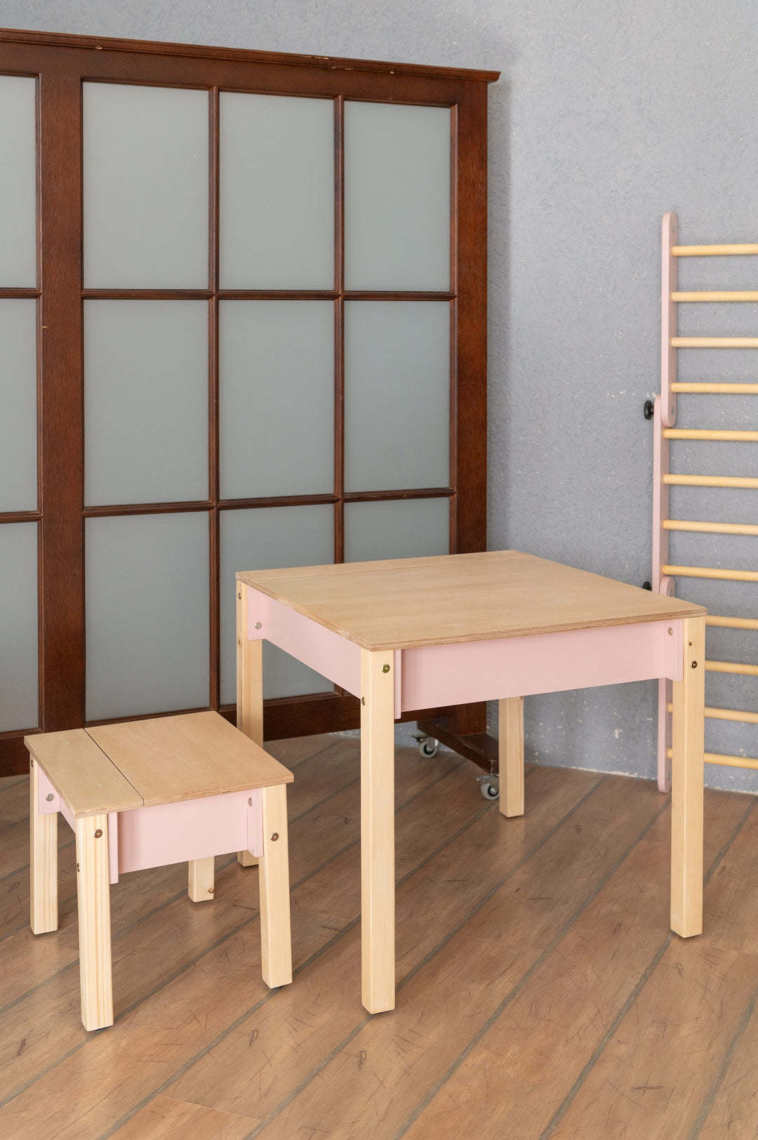 Sæt med smart opbevaringsbord og stol, pink og naturfarvet