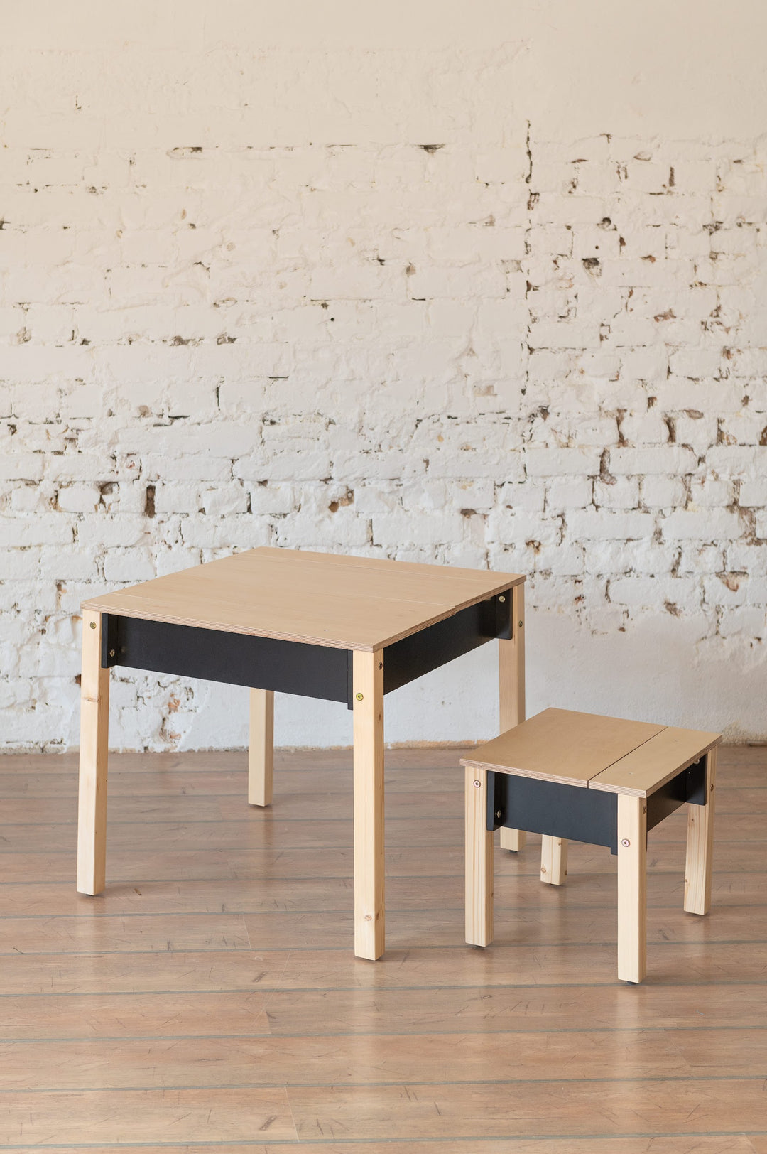 Sæt med smart opbevaringsbord og stol, sort og naturfarvet