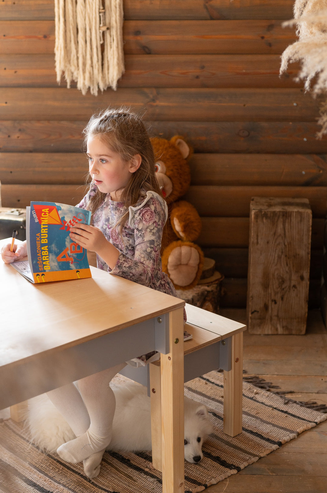 Sæt med smart opbevaringsbord og stol, grå og naturfarvet