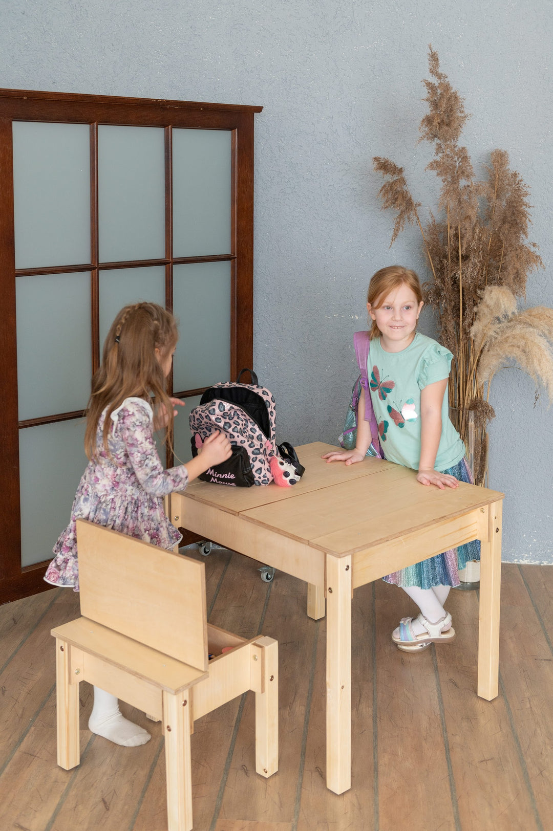 Sæt med smart opbevaringsbord og stol, naturfarvet