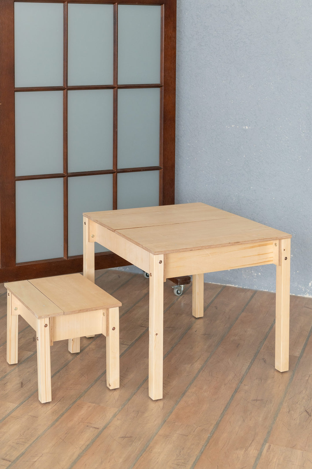 Sæt med smart opbevaringsbord og stol, naturfarvet