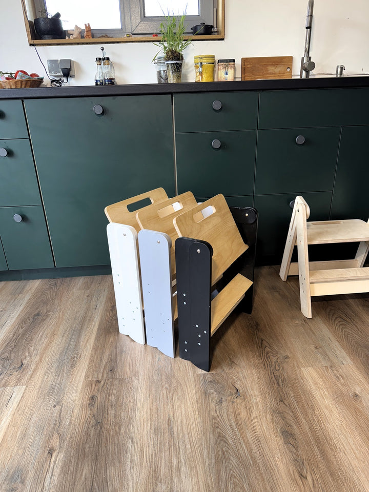 Pladsbesparende lille trappe / træskammel, naturfarvet og hvid