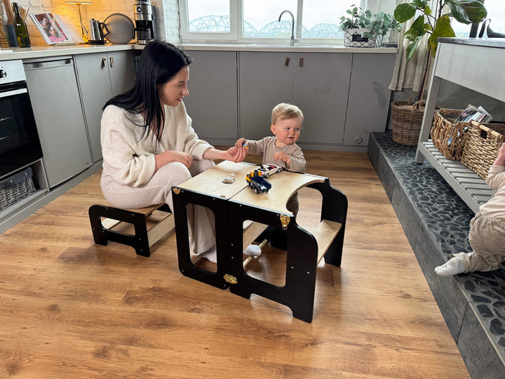 Læringstårn i træ, sort og naturfarvet