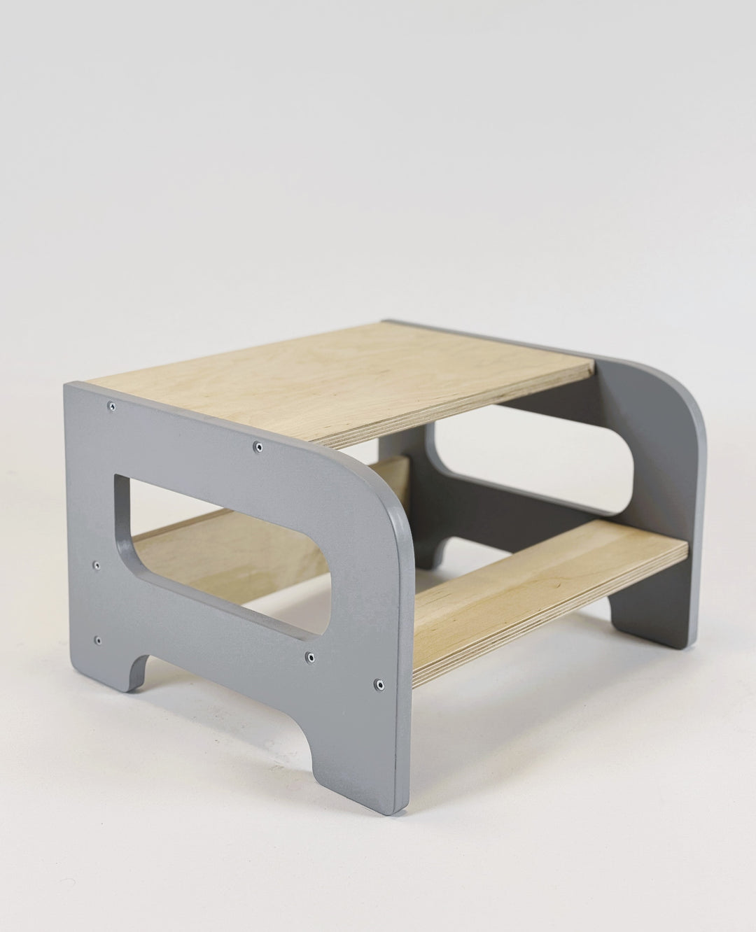 Læringstårn i træ, grå og naturfarvet