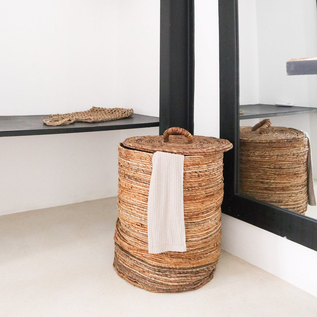 Vasketøjskurv med låg OMBAK lavet af bananfiber