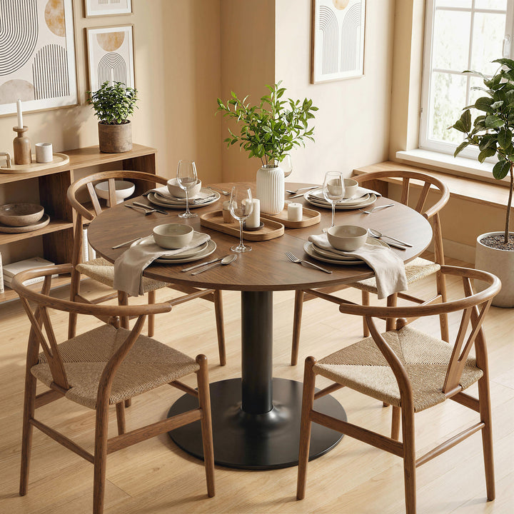 Rundt spisebord til 6 personer, 110 cm. Moderne køkkenbord med piedestal til stuen, brun træstruktur.