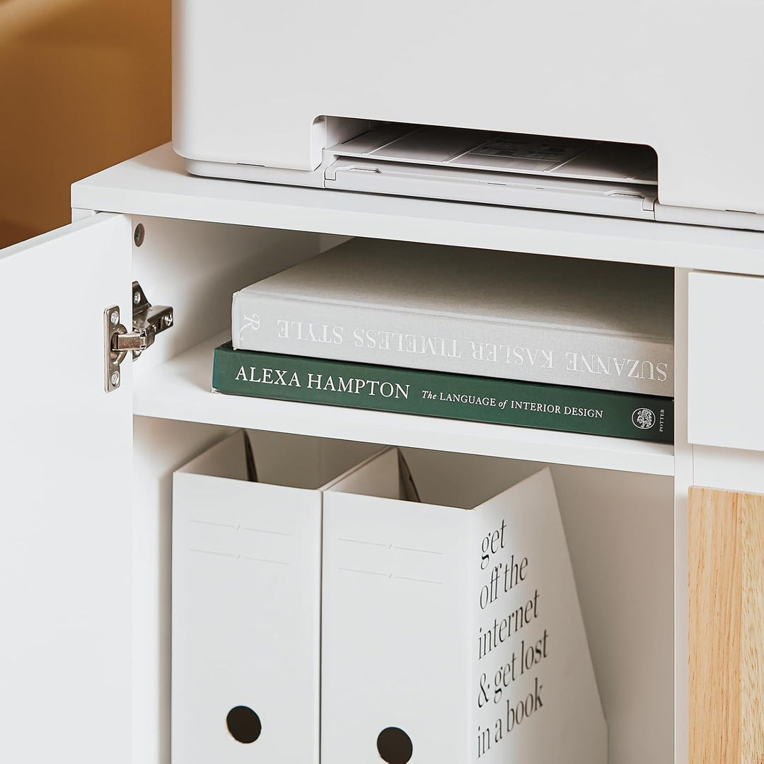 Få styr på badeværelset med dette elegante skab i valnøddetræ (B20 x D20 x H145 cm)