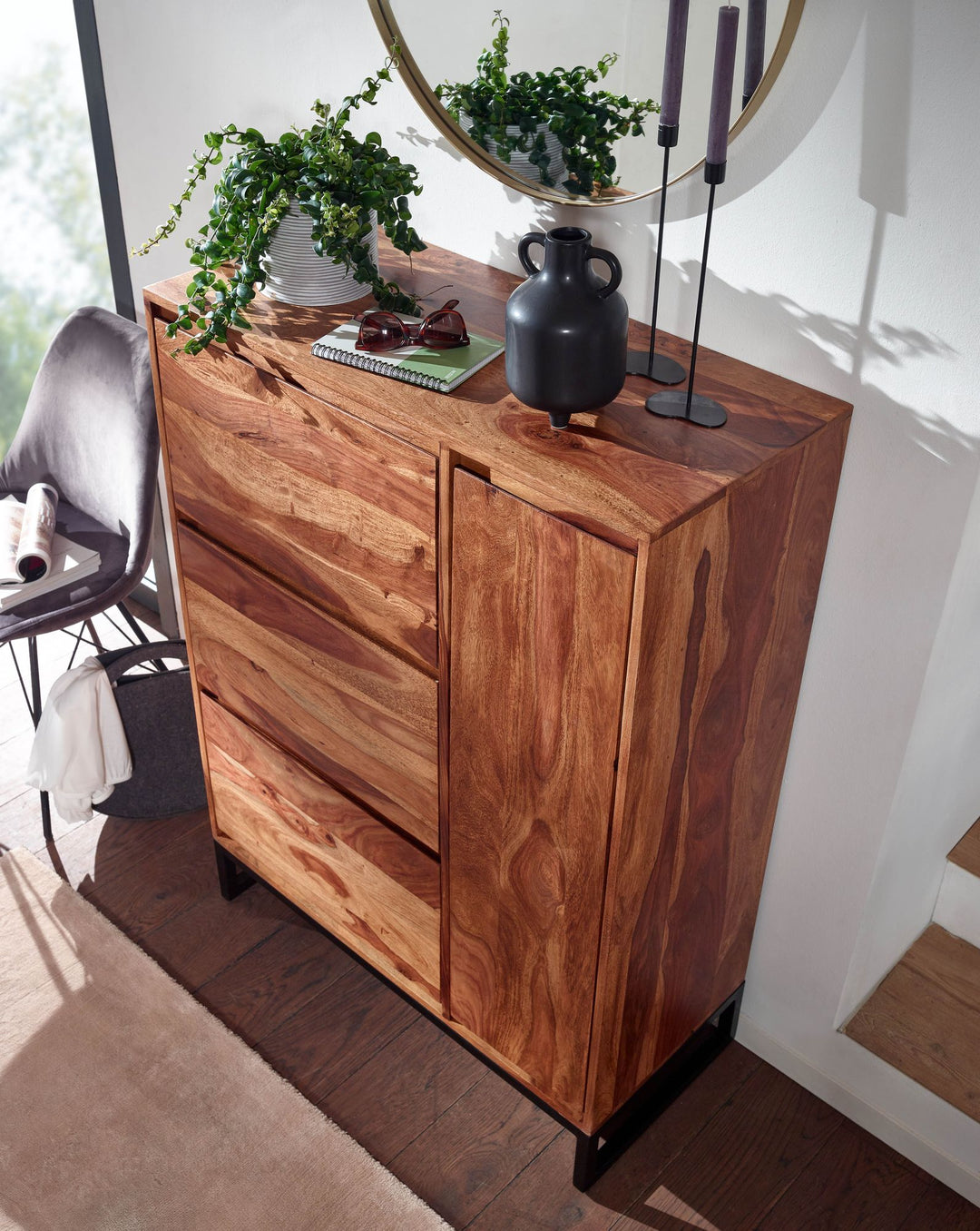 Skoskab i massivt sheeshamtræ 88x120x40 cm, lukket skohylde, designer skoskab, entreskab med hylde, skoopbevaring, entrekommode til sko, høj