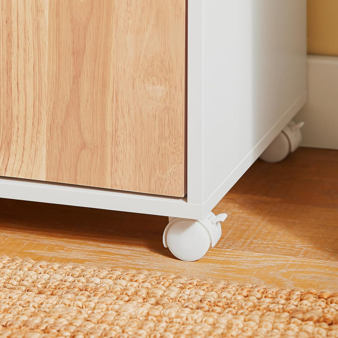 Få styr på badeværelset med dette elegante skab i valnøddetræ (B20 x D20 x H145 cm)