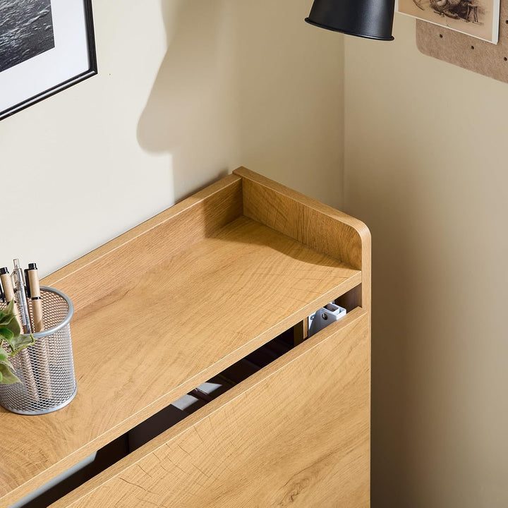 Udnyt pladsen optimalt med dette smarte vægskrivebord (B82 x D39 x H60 cm) i naturtræ