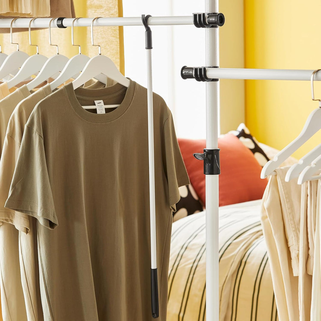 Teleskopisk tøjstativ i et moderne og minimalistisk design, hvid