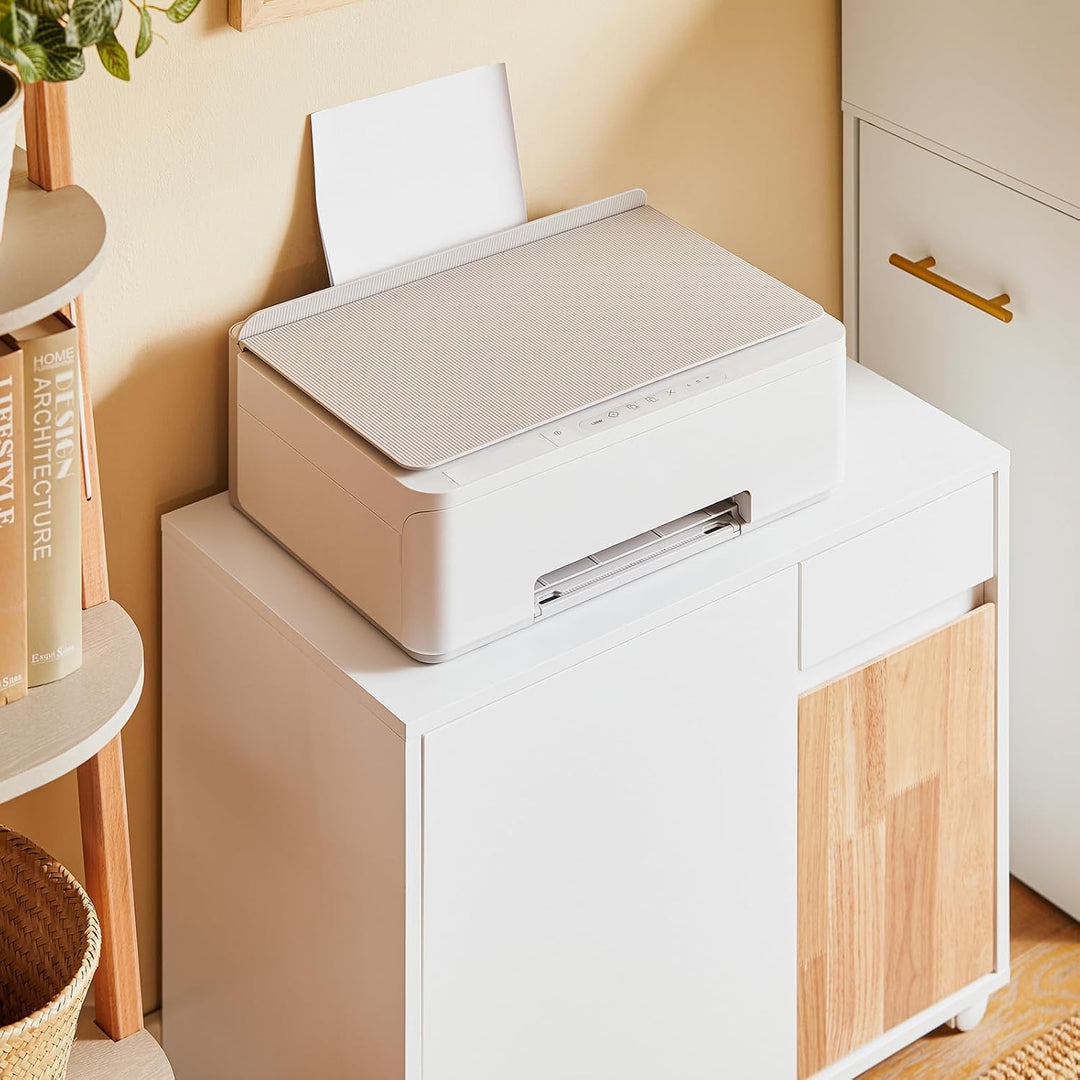 Få styr på badeværelset med dette elegante skab i valnøddetræ (B20 x D20 x H145 cm)