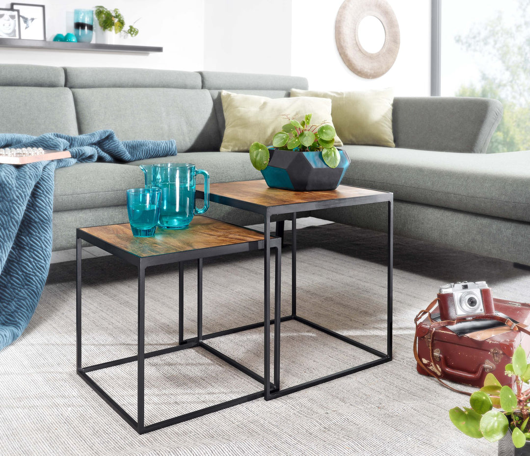 Stuebordsæt med 2, massivt mangotræ/metal, firkantede sideborde, industrielt design, sofabord, firkantet sofabord, 2-delt indskudsbordsæt