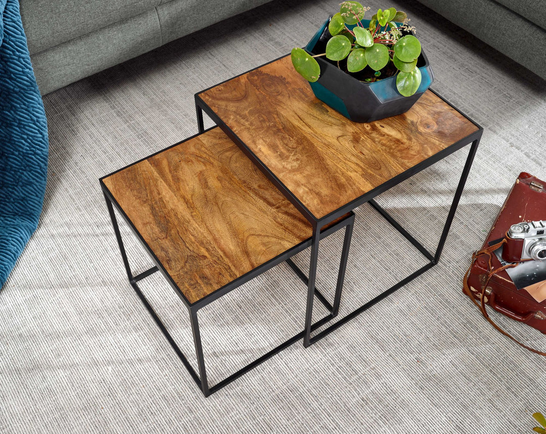 Stuebordsæt med 2, massivt mangotræ/metal, firkantede sideborde, industrielt design, sofabord, firkantet sofabord, 2-delt indskudsbordsæt