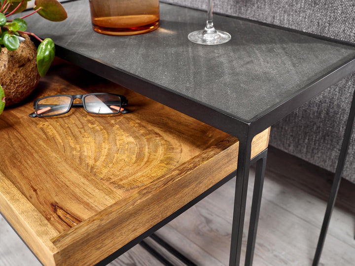 Sæt med 2 stueborde, massivt mangotræ/stenlook, rektangulært sidebord, industrielt design sidebord, rektangulært sofabord, 2-delt indskudsbordssæt