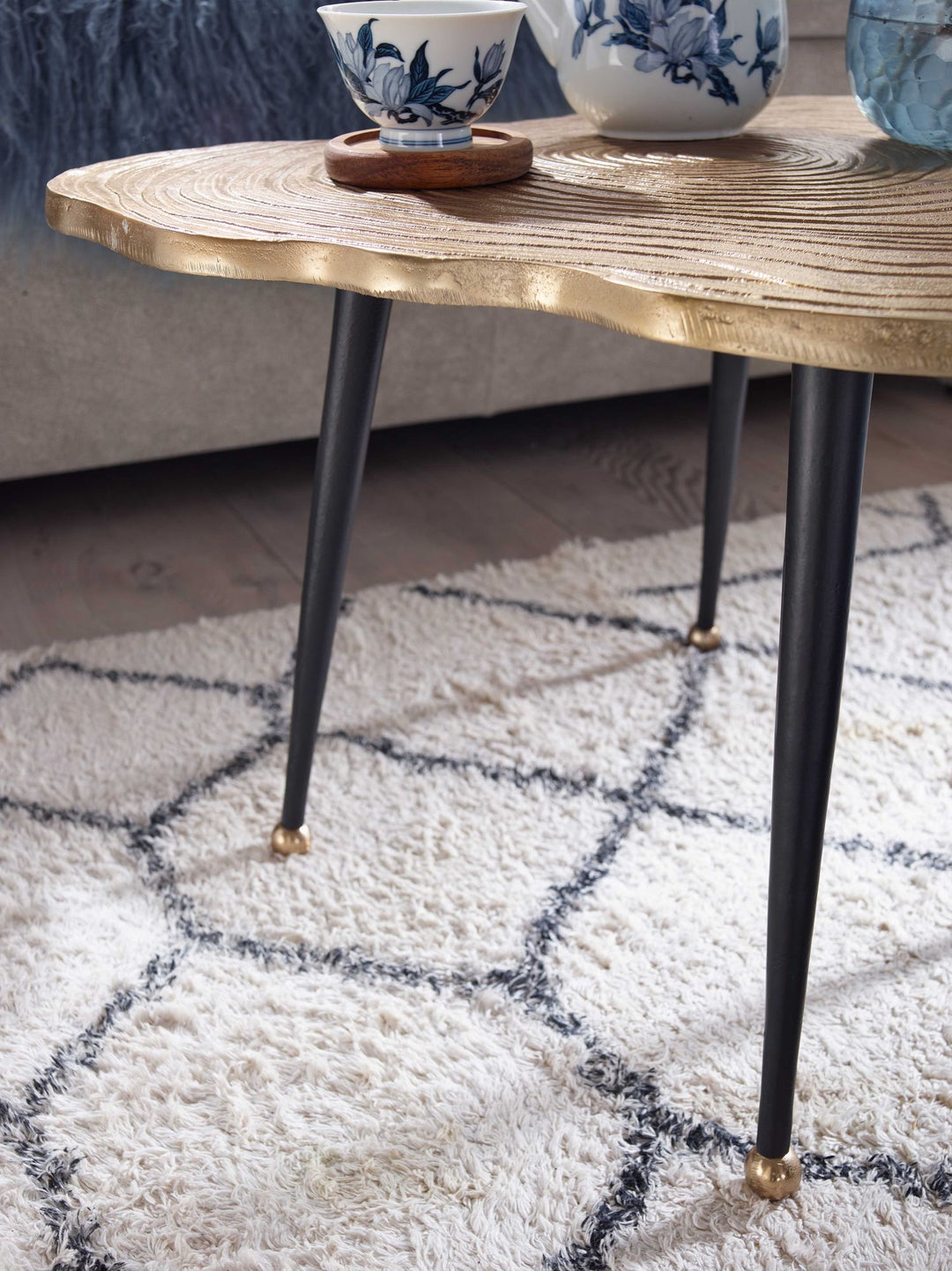 Aluminium sofabord med træskivedesign, 64x64x37 cm, metal sofabord i guld, rundt designer stuebord, lille moderne sofabord, sidebord til stuen