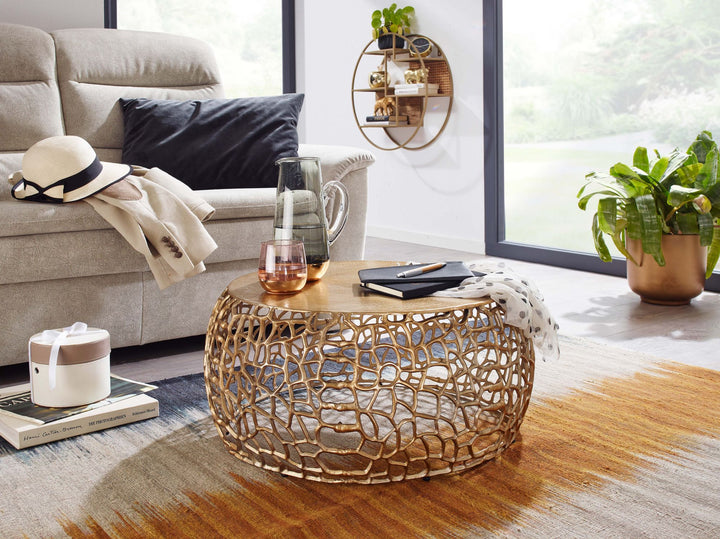 Metal sofabord, guld, 66x66x30 cm; rundt sofabord i aluminium; designer stuebord med grenstruktur; lille moderne sofabord; sidebord/endebord til stuen