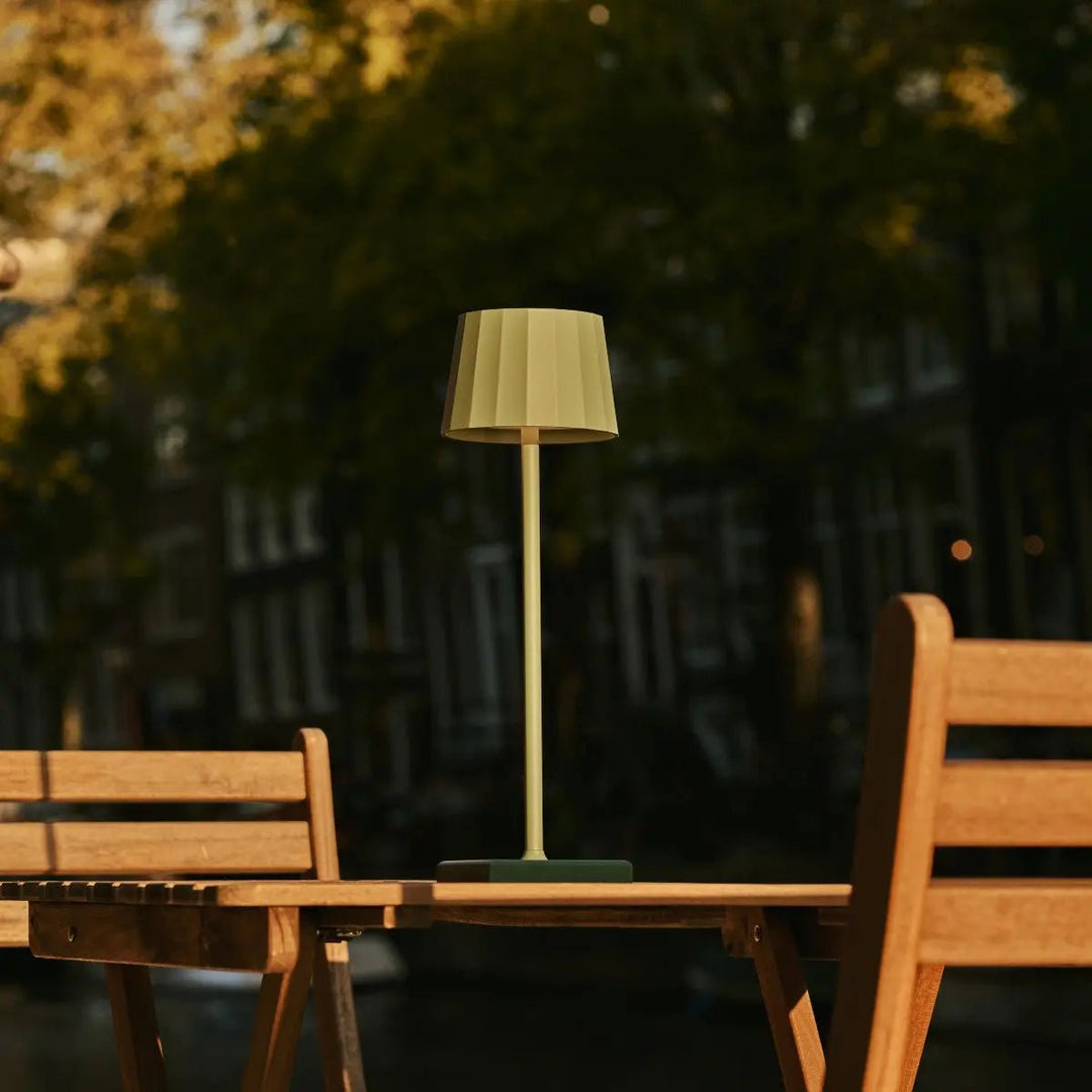 Wouter Sage Grøn genopladelig bordlampe