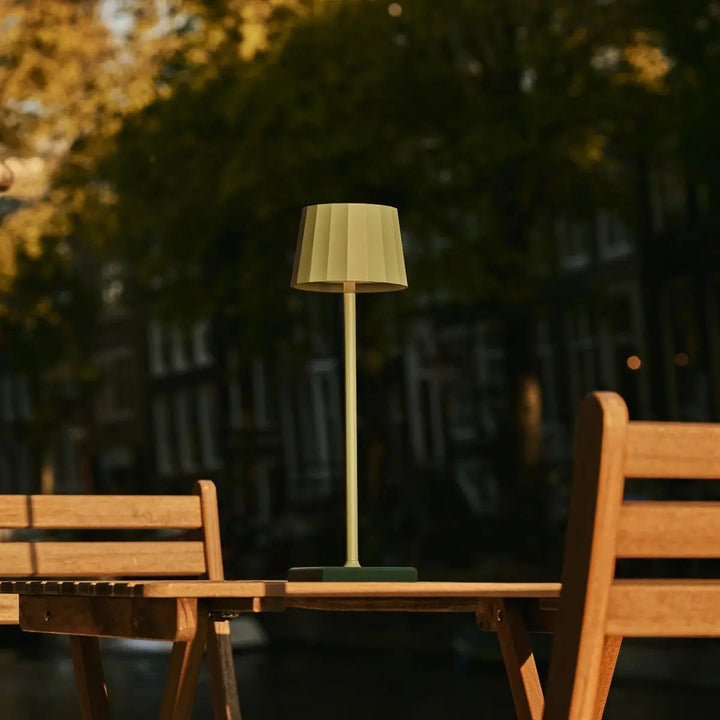 Wouter Sage Grøn genopladelig bordlampe